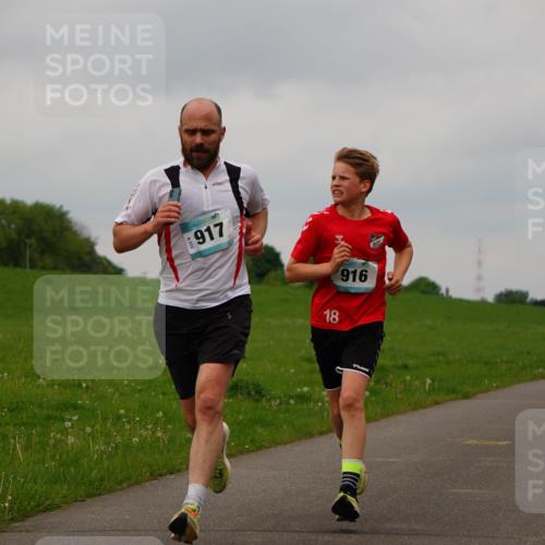 05.05.2024 - 7. Wedeler Halbmarathon Fuchs,  Jonas http://msf.ph/oto/6232931 05.05.2024 11:13:40 Laufen 917, 18, 916 meine-sportfotos.de