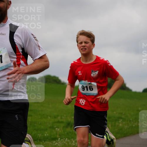 05.05.2024 - 7. Wedeler Halbmarathon Fuchs,  Jonas http://msf.ph/oto/6232939 05.05.2024 11:13:42 Laufen 917, 916, 18 meine-sportfotos.de