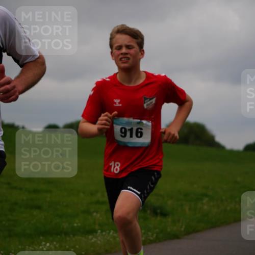05.05.2024 - 7. Wedeler Halbmarathon Fuchs,  Jonas http://msf.ph/oto/6232940 05.05.2024 11:13:42 Laufen 917, 100, 18, 916 meine-sportfotos.de
