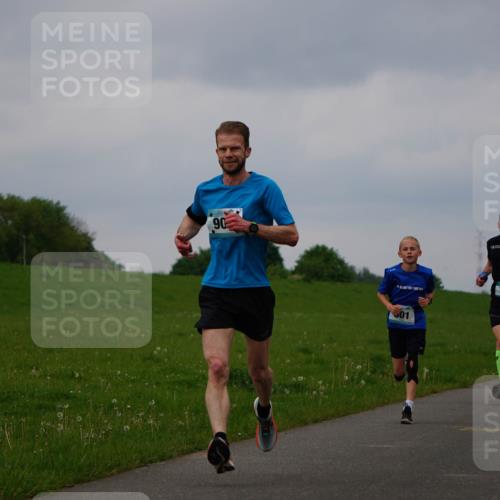 05.05.2024 - 7. Wedeler Halbmarathon Fuchs,  Jonas http://msf.ph/oto/6232982 05.05.2024 11:14:07 Laufen 90, 501, 705 meine-sportfotos.de