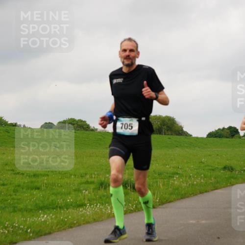 05.05.2024 - 7. Wedeler Halbmarathon Fuchs,  Jonas http://msf.ph/oto/6232997 05.05.2024 11:14:12 Laufen 705, 737, 369 meine-sportfotos.de