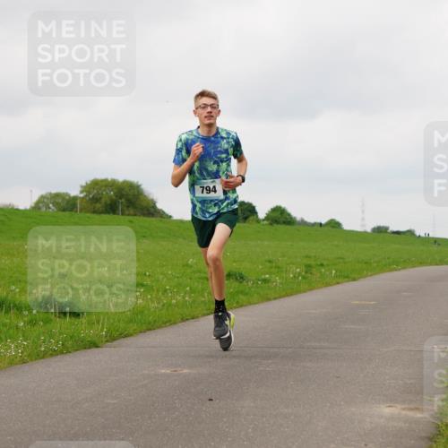 05.05.2024 - 7. Wedeler Halbmarathon Fuchs,  Jonas http://msf.ph/oto/6233025 05.05.2024 11:14:18 Laufen 794 meine-sportfotos.de