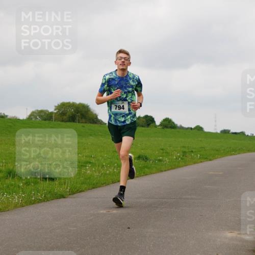 05.05.2024 - 7. Wedeler Halbmarathon Fuchs,  Jonas http://msf.ph/oto/6233026 05.05.2024 11:14:18 Laufen 794 meine-sportfotos.de