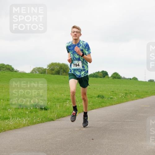 05.05.2024 - 7. Wedeler Halbmarathon Fuchs,  Jonas http://msf.ph/oto/6233028 05.05.2024 11:14:19 Laufen 794 meine-sportfotos.de