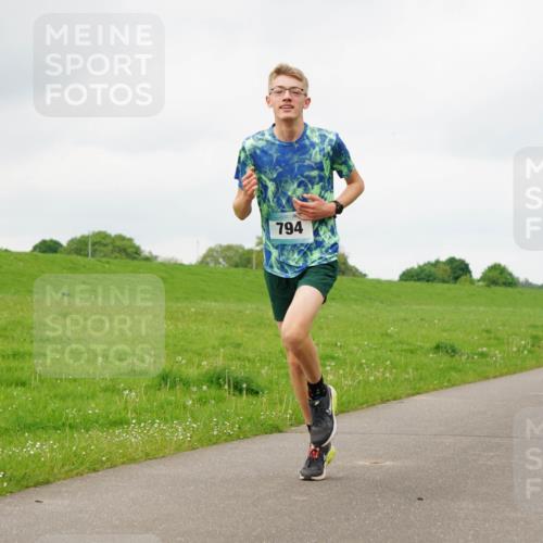 05.05.2024 - 7. Wedeler Halbmarathon Fuchs,  Jonas http://msf.ph/oto/6233031 05.05.2024 11:14:19 Laufen 794 meine-sportfotos.de