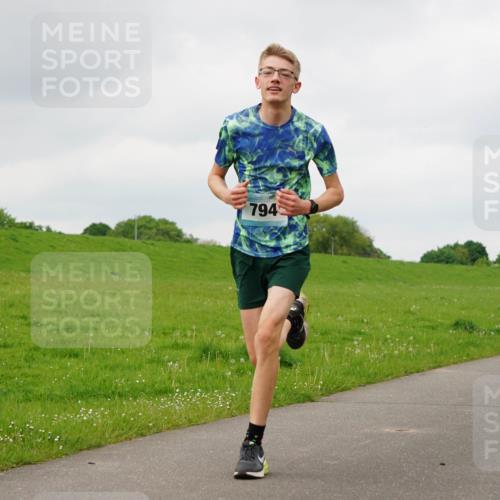 05.05.2024 - 7. Wedeler Halbmarathon Fuchs,  Jonas http://msf.ph/oto/6233033 05.05.2024 11:14:19 Laufen 794 meine-sportfotos.de
