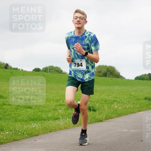 05.05.2024 - 7. Wedeler Halbmarathon Fuchs,  Jonas http://msf.ph/oto/6233034 05.05.2024 11:14:19 Laufen 794 meine-sportfotos.de