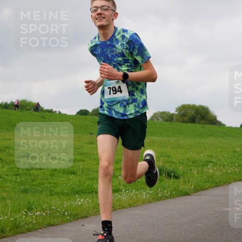 05.05.2024 - 7. Wedeler Halbmarathon Fuchs,  Jonas http://msf.ph/oto/6233036 05.05.2024 11:14:20 Laufen 794 meine-sportfotos.de