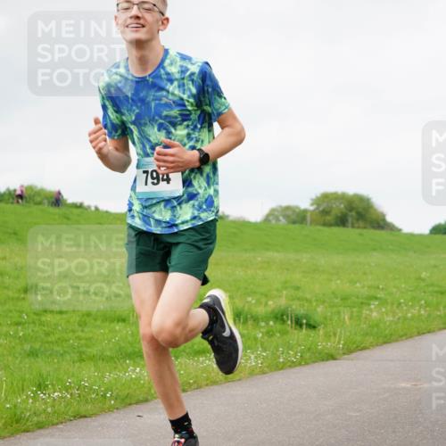 05.05.2024 - 7. Wedeler Halbmarathon Fuchs,  Jonas http://msf.ph/oto/6233037 05.05.2024 11:14:20 Laufen 794 meine-sportfotos.de