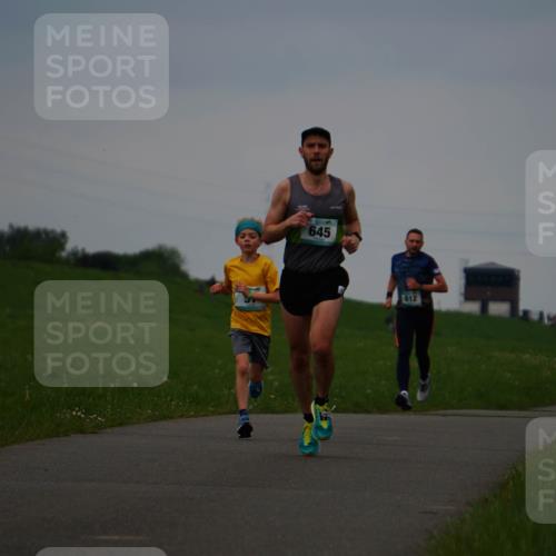 05.05.2024 - 7. Wedeler Halbmarathon Fuchs,  Jonas http://msf.ph/oto/6233061 05.05.2024 11:14:26 Laufen 645 meine-sportfotos.de