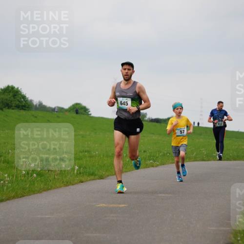 05.05.2024 - 7. Wedeler Halbmarathon Fuchs,  Jonas http://msf.ph/oto/6233068 05.05.2024 11:14:29 Laufen 645, 57, 612 meine-sportfotos.de