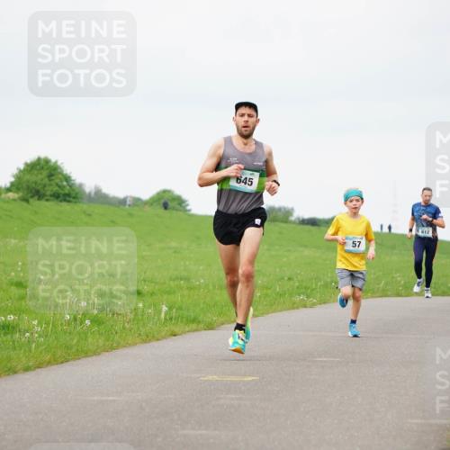 05.05.2024 - 7. Wedeler Halbmarathon Fuchs,  Jonas http://msf.ph/oto/6233070 05.05.2024 11:14:30 Laufen 645, 57, 612 meine-sportfotos.de