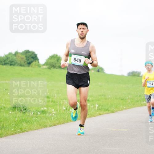 05.05.2024 - 7. Wedeler Halbmarathon Fuchs,  Jonas http://msf.ph/oto/6233083 05.05.2024 11:14:31 Laufen 645, 57 meine-sportfotos.de
