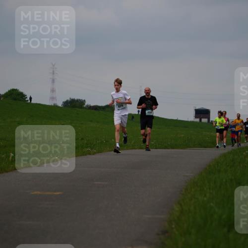 05.05.2024 - 7. Wedeler Halbmarathon Fuchs,  Jonas http://msf.ph/oto/6233140 05.05.2024 11:14:42 Laufen  meine-sportfotos.de