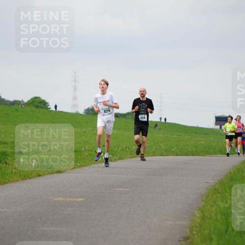 05.05.2024 - 7. Wedeler Halbmarathon Fuchs,  Jonas http://msf.ph/oto/6233152 05.05.2024 11:14:44 Laufen 829, 458 meine-sportfotos.de