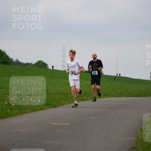 05.05.2024 - 7. Wedeler Halbmarathon Fuchs,  Jonas http://msf.ph/oto/6233160 05.05.2024 11:14:45 Laufen 82, 458 meine-sportfotos.de