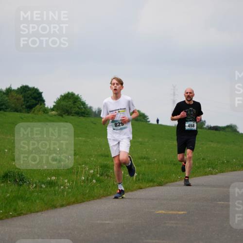 05.05.2024 - 7. Wedeler Halbmarathon Fuchs,  Jonas http://msf.ph/oto/6233179 05.05.2024 11:14:47 Laufen 829 meine-sportfotos.de