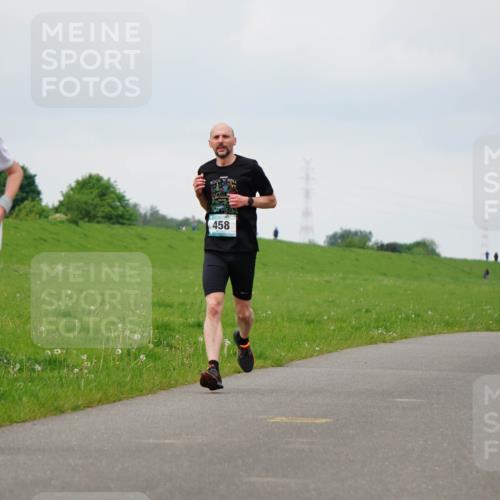 05.05.2024 - 7. Wedeler Halbmarathon Fuchs,  Jonas http://msf.ph/oto/6233191 05.05.2024 11:14:50 Laufen 829, 458, 524, 246 meine-sportfotos.de