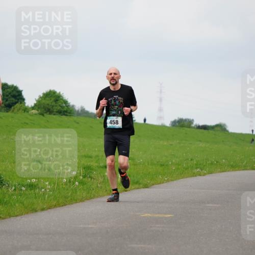 05.05.2024 - 7. Wedeler Halbmarathon Fuchs,  Jonas http://msf.ph/oto/6233192 05.05.2024 11:14:50 Laufen 829, 458, 19, 946 meine-sportfotos.de