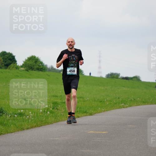 05.05.2024 - 7. Wedeler Halbmarathon Fuchs,  Jonas http://msf.ph/oto/6233193 05.05.2024 11:14:50 Laufen 829, 458, 624, 846 meine-sportfotos.de