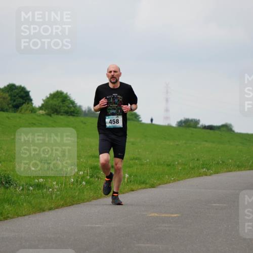 05.05.2024 - 7. Wedeler Halbmarathon Fuchs,  Jonas http://msf.ph/oto/6233195 05.05.2024 11:14:50 Laufen 829, 458, 45, 524 meine-sportfotos.de
