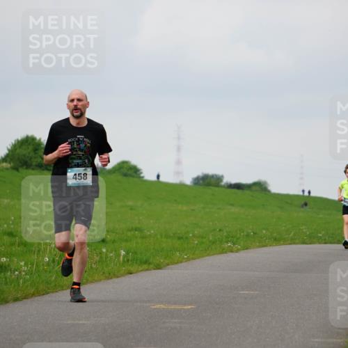 05.05.2024 - 7. Wedeler Halbmarathon Fuchs,  Jonas http://msf.ph/oto/6233200 05.05.2024 11:14:51 Laufen 458 meine-sportfotos.de