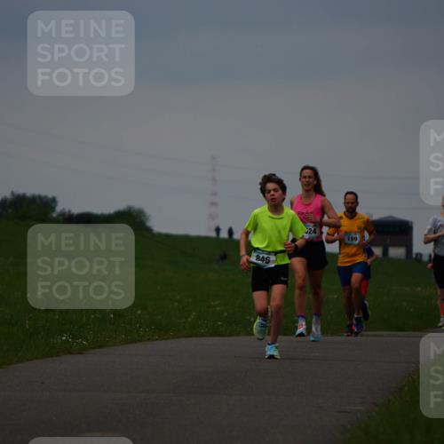 05.05.2024 - 7. Wedeler Halbmarathon Fuchs,  Jonas http://msf.ph/oto/6233201 05.05.2024 11:14:52 Laufen 846, 199 meine-sportfotos.de