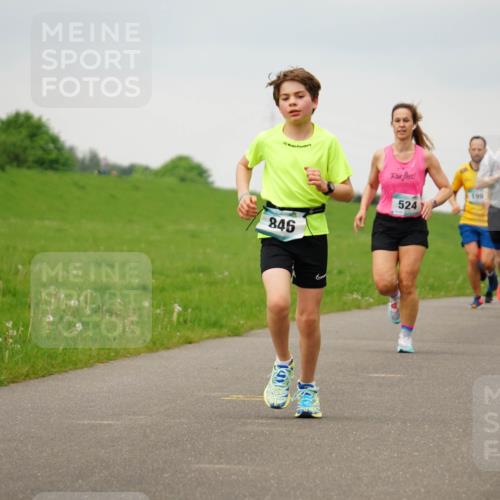 05.05.2024 - 7. Wedeler Halbmarathon Fuchs,  Jonas http://msf.ph/oto/6233245 05.05.2024 11:14:59 Laufen 846, 524, 199 meine-sportfotos.de
