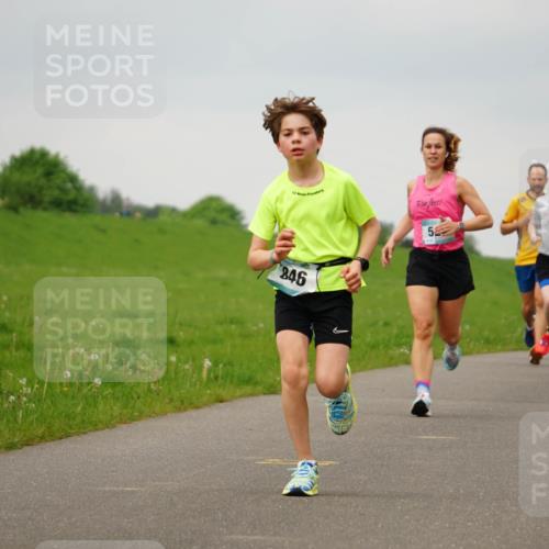05.05.2024 - 7. Wedeler Halbmarathon Fuchs,  Jonas http://msf.ph/oto/6233247 05.05.2024 11:14:59 Laufen 846 meine-sportfotos.de