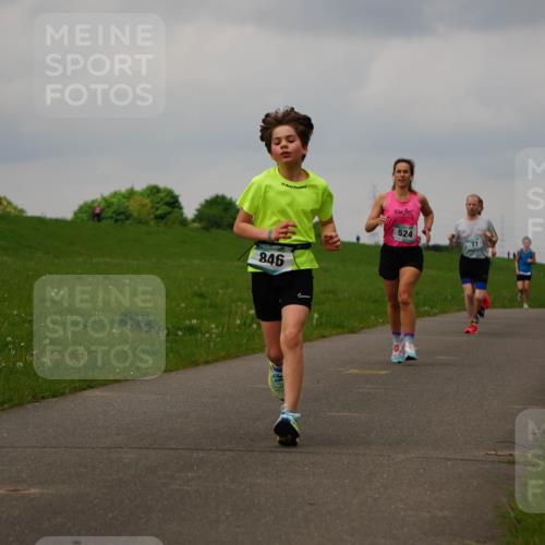 05.05.2024 - 7. Wedeler Halbmarathon Fuchs,  Jonas http://msf.ph/oto/6233250 05.05.2024 11:15:01 Laufen 846, 524, 77 meine-sportfotos.de