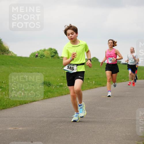 05.05.2024 - 7. Wedeler Halbmarathon Fuchs,  Jonas http://msf.ph/oto/6233254 05.05.2024 11:15:01 Laufen 846, 52 meine-sportfotos.de