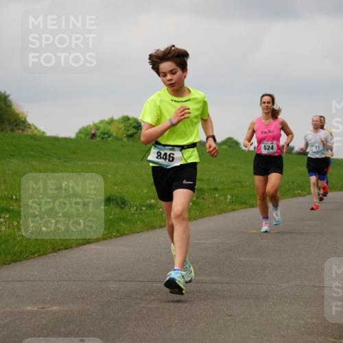 05.05.2024 - 7. Wedeler Halbmarathon Fuchs,  Jonas http://msf.ph/oto/6233255 05.05.2024 11:15:01 Laufen 846 meine-sportfotos.de