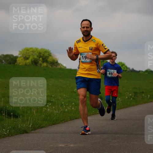 05.05.2024 - 7. Wedeler Halbmarathon Fuchs,  Jonas http://msf.ph/oto/6233291 05.05.2024 11:15:09 Laufen 19, 492, 57 meine-sportfotos.de