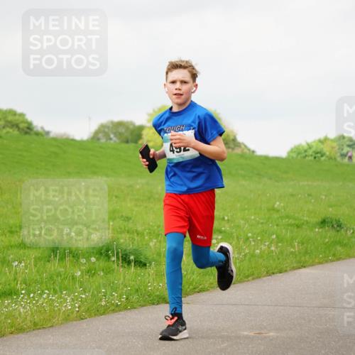 05.05.2024 - 7. Wedeler Halbmarathon Fuchs,  Jonas http://msf.ph/oto/6233301 05.05.2024 11:15:11 Laufen 492 meine-sportfotos.de