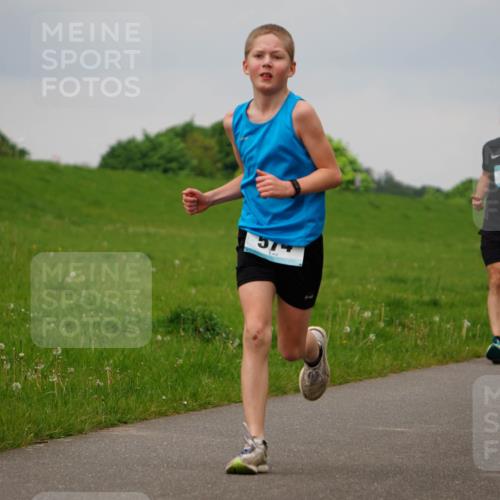 05.05.2024 - 7. Wedeler Halbmarathon Fuchs,  Jonas http://msf.ph/oto/6233316 05.05.2024 11:15:14 Laufen 574, 811 meine-sportfotos.de