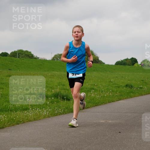 05.05.2024 - 7. Wedeler Halbmarathon Fuchs,  Jonas http://msf.ph/oto/6233322 05.05.2024 11:15:16 Laufen 811, 842 meine-sportfotos.de