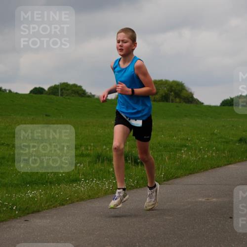 05.05.2024 - 7. Wedeler Halbmarathon Fuchs,  Jonas http://msf.ph/oto/6233324 05.05.2024 11:15:16 Laufen 811 meine-sportfotos.de