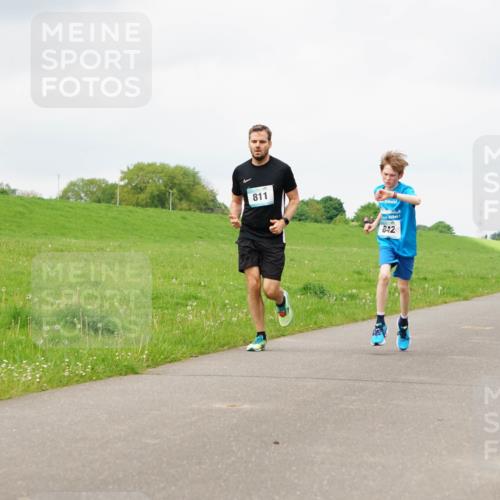 05.05.2024 - 7. Wedeler Halbmarathon Fuchs,  Jonas http://msf.ph/oto/6233330 05.05.2024 11:15:18 Laufen 811, 842 meine-sportfotos.de