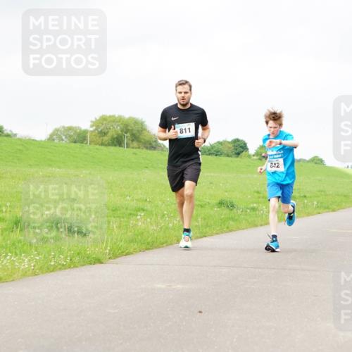 05.05.2024 - 7. Wedeler Halbmarathon Fuchs,  Jonas http://msf.ph/oto/6233331 05.05.2024 11:15:18 Laufen 811, 842, 64 meine-sportfotos.de