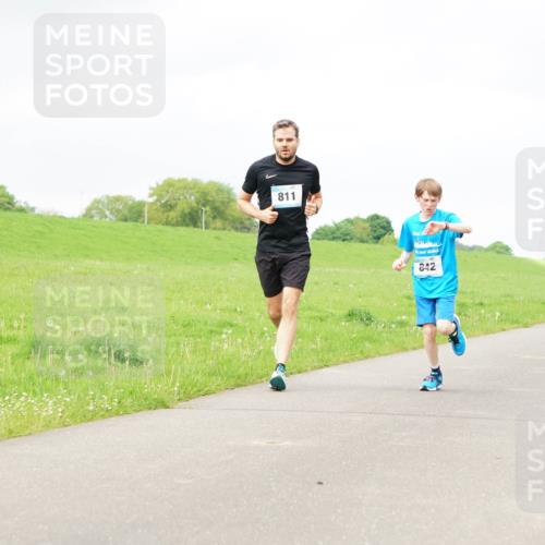 05.05.2024 - 7. Wedeler Halbmarathon Fuchs,  Jonas http://msf.ph/oto/6233332 05.05.2024 11:15:19 Laufen 811, 842 meine-sportfotos.de