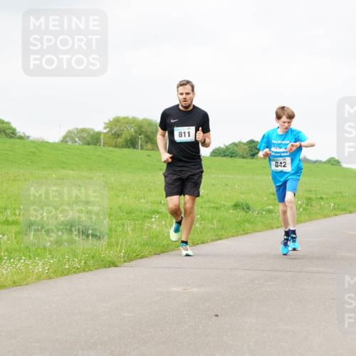 05.05.2024 - 7. Wedeler Halbmarathon Fuchs,  Jonas http://msf.ph/oto/6233333 05.05.2024 11:15:19 Laufen 811, 842 meine-sportfotos.de