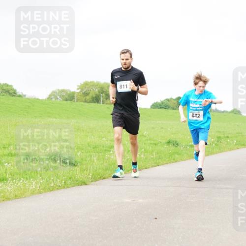 05.05.2024 - 7. Wedeler Halbmarathon Fuchs,  Jonas http://msf.ph/oto/6233334 05.05.2024 11:15:19 Laufen 811, 842 meine-sportfotos.de