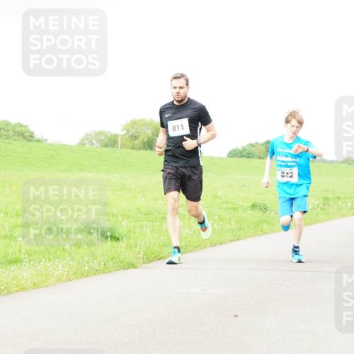 05.05.2024 - 7. Wedeler Halbmarathon Fuchs,  Jonas http://msf.ph/oto/6233335 05.05.2024 11:15:19 Laufen 811, 842 meine-sportfotos.de