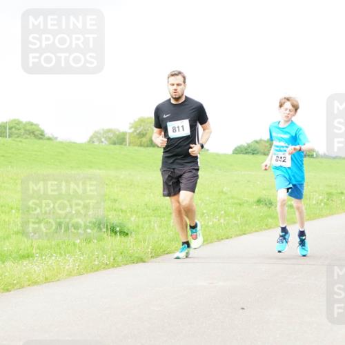 05.05.2024 - 7. Wedeler Halbmarathon Fuchs,  Jonas http://msf.ph/oto/6233336 05.05.2024 11:15:19 Laufen 811, 842 meine-sportfotos.de