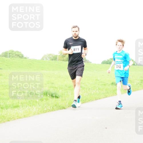 05.05.2024 - 7. Wedeler Halbmarathon Fuchs,  Jonas http://msf.ph/oto/6233337 05.05.2024 11:15:19 Laufen 811, 842 meine-sportfotos.de
