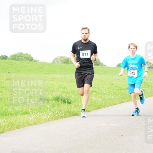 05.05.2024 - 7. Wedeler Halbmarathon Fuchs,  Jonas http://msf.ph/oto/6233338 05.05.2024 11:15:19 Laufen 811, 842 meine-sportfotos.de