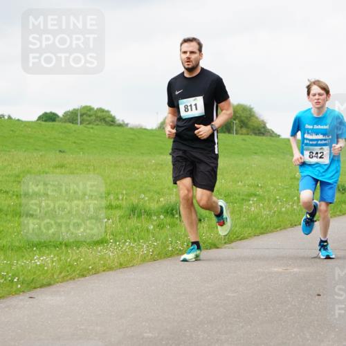 05.05.2024 - 7. Wedeler Halbmarathon Fuchs,  Jonas http://msf.ph/oto/6233341 05.05.2024 11:15:20 Laufen 811, 842 meine-sportfotos.de