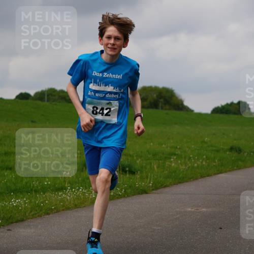 05.05.2024 - 7. Wedeler Halbmarathon Fuchs,  Jonas http://msf.ph/oto/6233344 05.05.2024 11:15:21 Laufen 842 meine-sportfotos.de