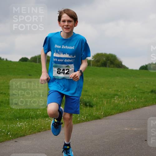 05.05.2024 - 7. Wedeler Halbmarathon Fuchs,  Jonas http://msf.ph/oto/6233345 05.05.2024 11:15:21 Laufen 20, 842 meine-sportfotos.de