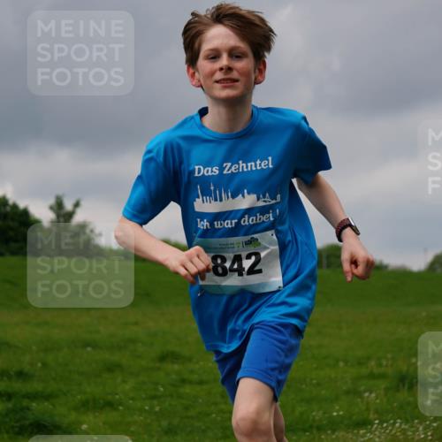 05.05.2024 - 7. Wedeler Halbmarathon Fuchs,  Jonas http://msf.ph/oto/6233349 05.05.2024 11:15:22 Laufen 842 meine-sportfotos.de